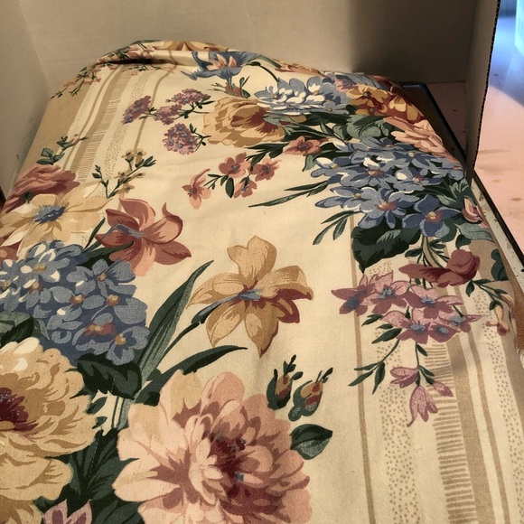 Vintage floral upholstery fabric56” by 72” - enough for a chair or cushions. - Picture 3 of 6